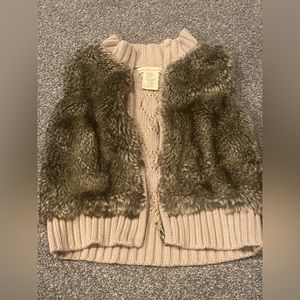 Fury sweater vest like new 5/6